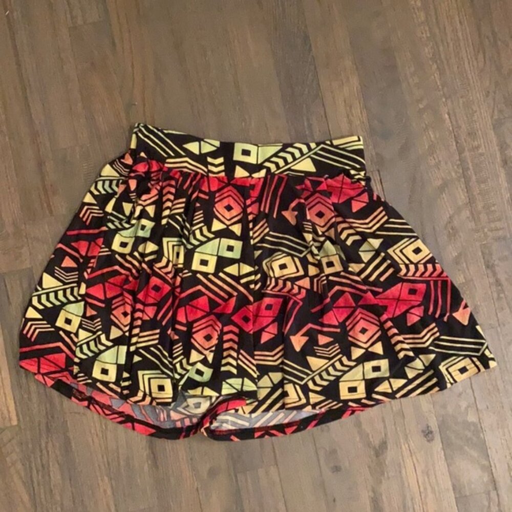Retro Pattern Highwaist shorts Size large